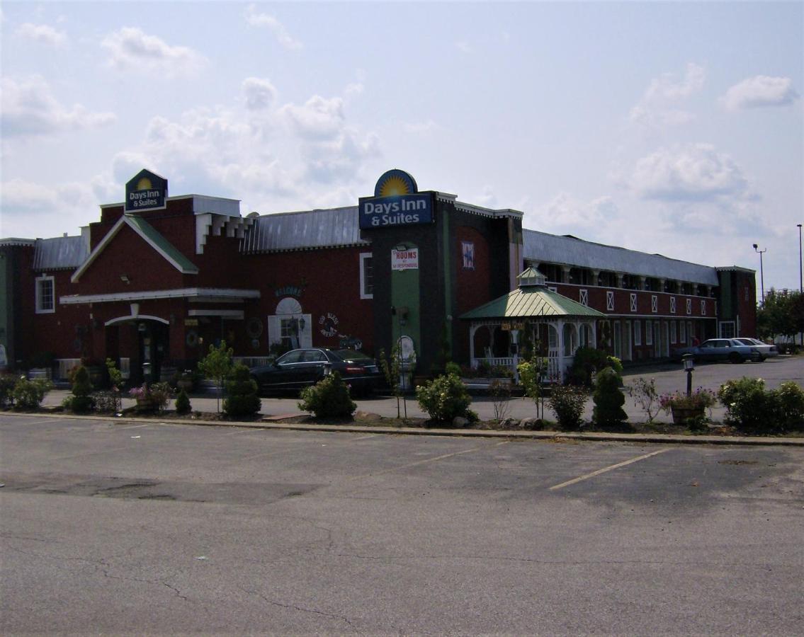 Days Inn & Suites By Wyndham Terre Haute Eksteriør billede